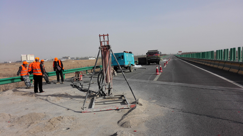 寶漢高速延伸段隴縣6標(biāo)橋涵臺背注漿加固工程